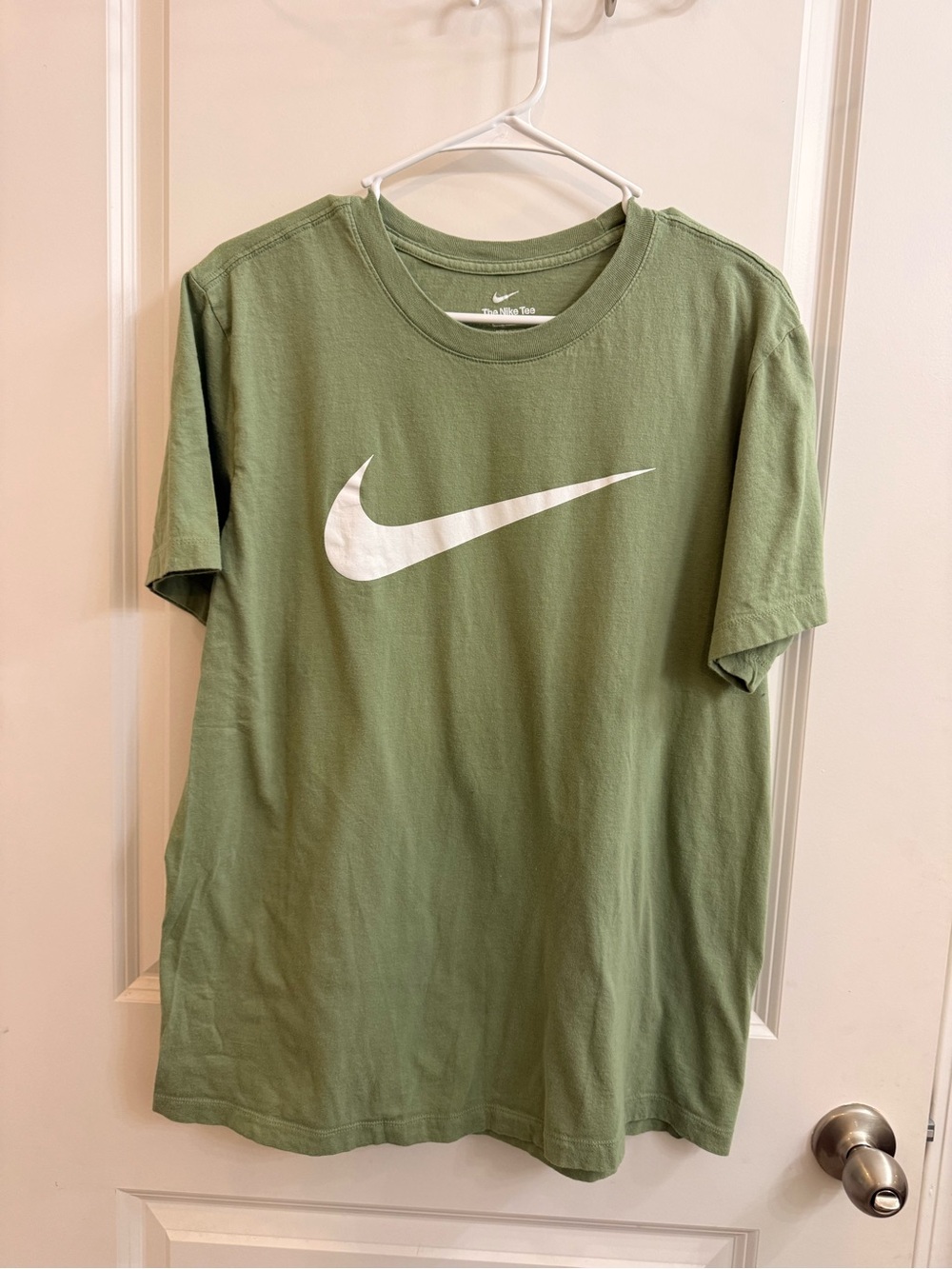Nike Men's Green Short Sleeve T-Shirt with White Swoosh
